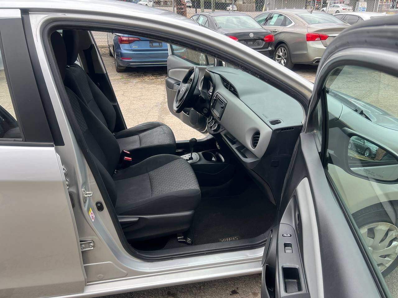 Used 2015 Toyota Yaris L image 18