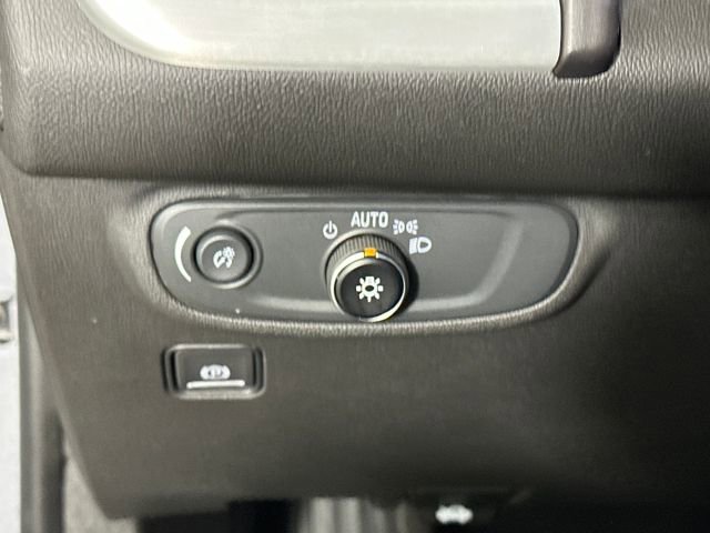 Used 2021 GMC Terrain SLE w/ Driver Convenience Package image 19