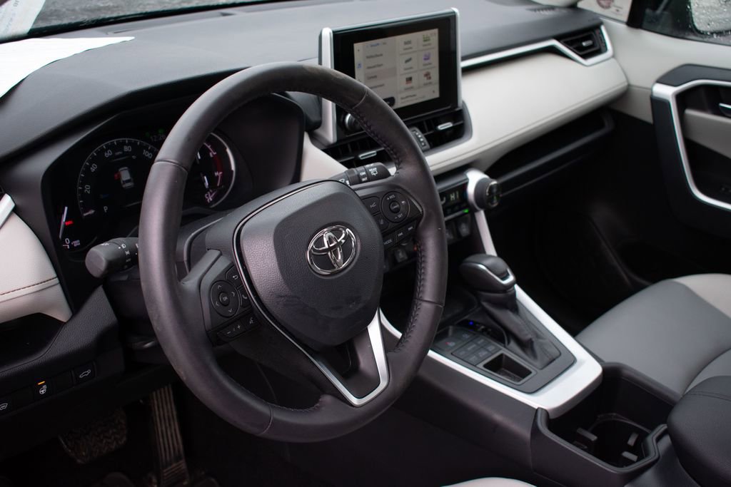 Used 2025 Toyota RAV4 XLE Premium image 15