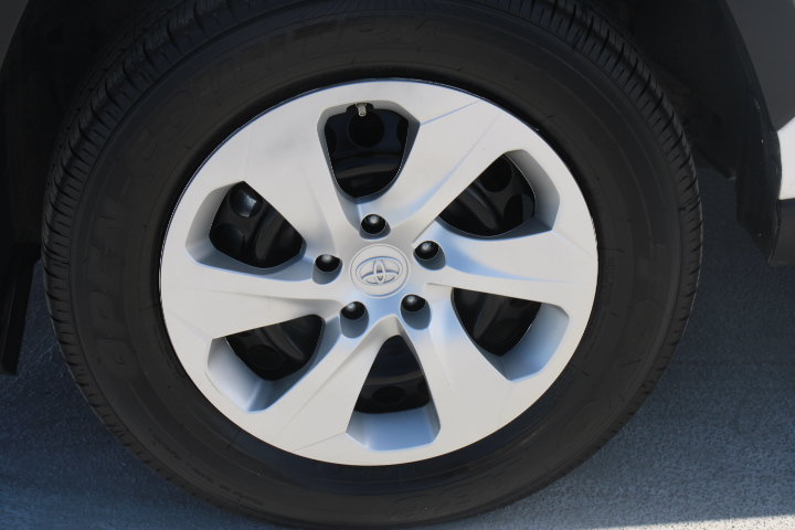 Certified 2025 Toyota RAV4 LE AWD/4WD image 9