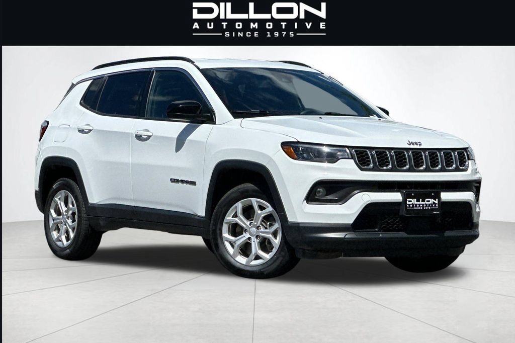 Used 2024 Jeep Compass Latitude AWD/4WD image 2