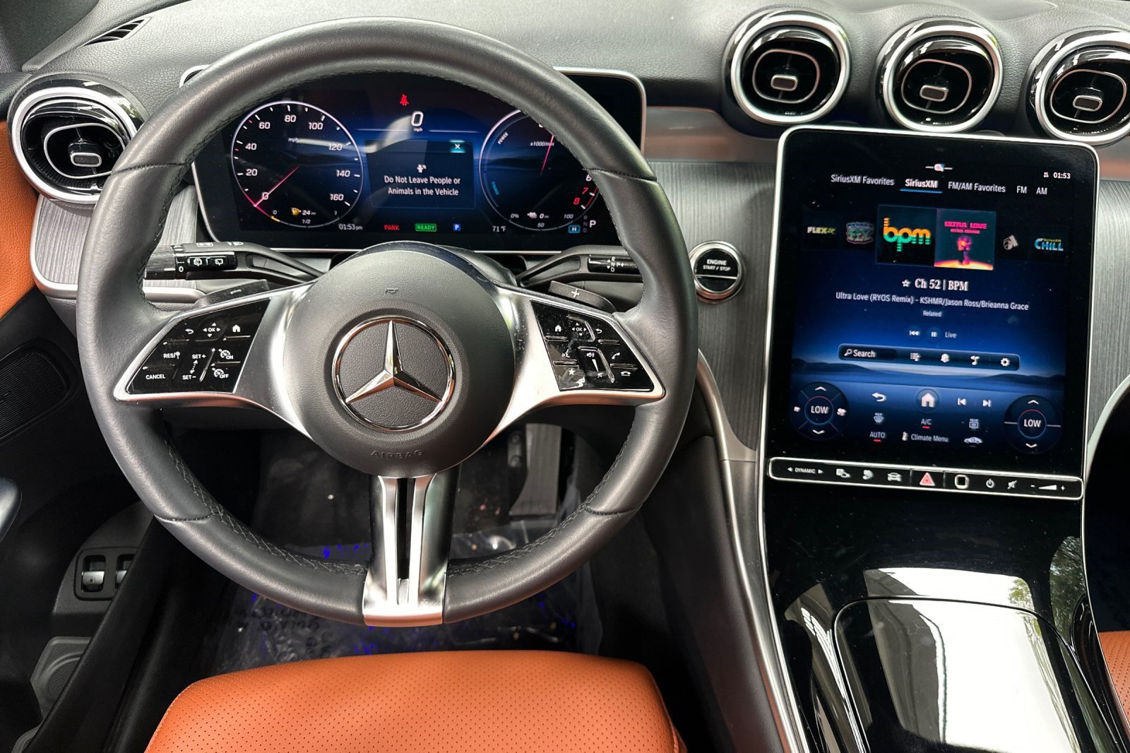 Used 2025 Mercedes-Benz GLC 350e 4MATIC image 34