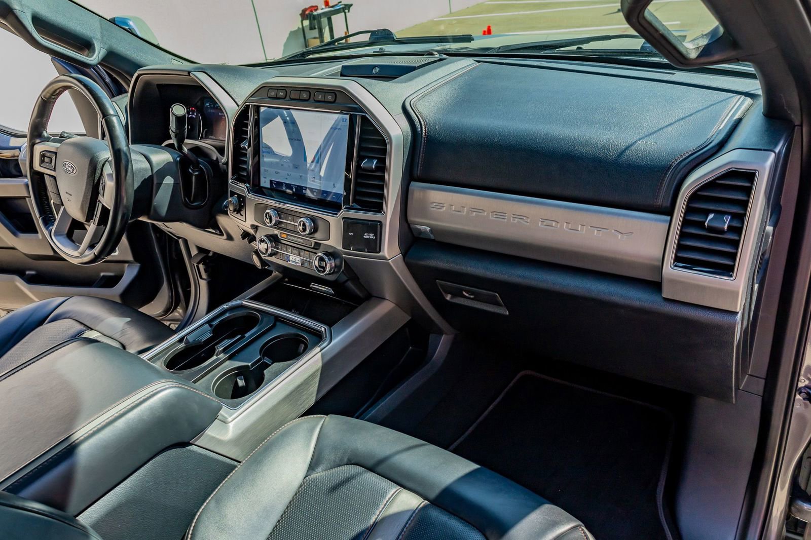 Used 2022 Ford F350 Platinum w/ FX4 Off-Road Package AWD/4WD image 18