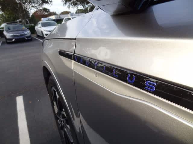 Used 2025 Lincoln Nautilus Reserve AWD/4WD image 21