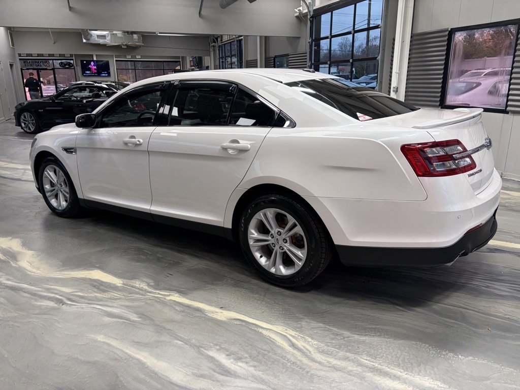 Used 2018 Ford Taurus SEL image 31