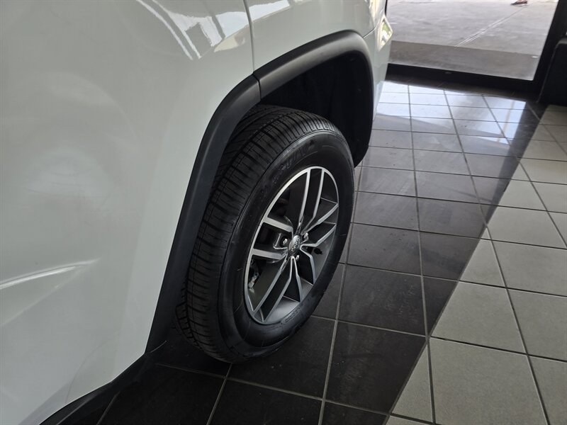 Used 2018 Jeep Grand Cherokee Limited AWD/4WD image 38