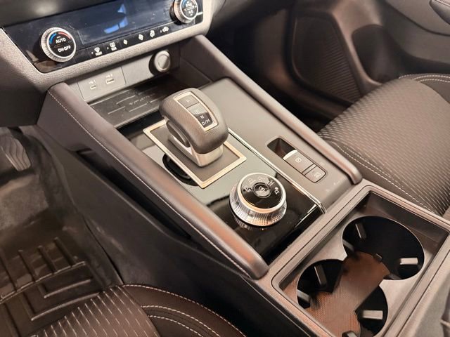 Used 2024 Mitsubishi Outlander ES image 19