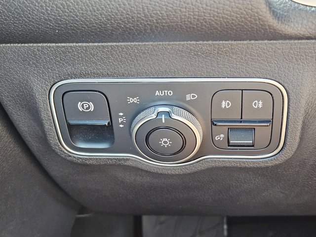 Used 2023 Mercedes-Benz GLB 250 image 15