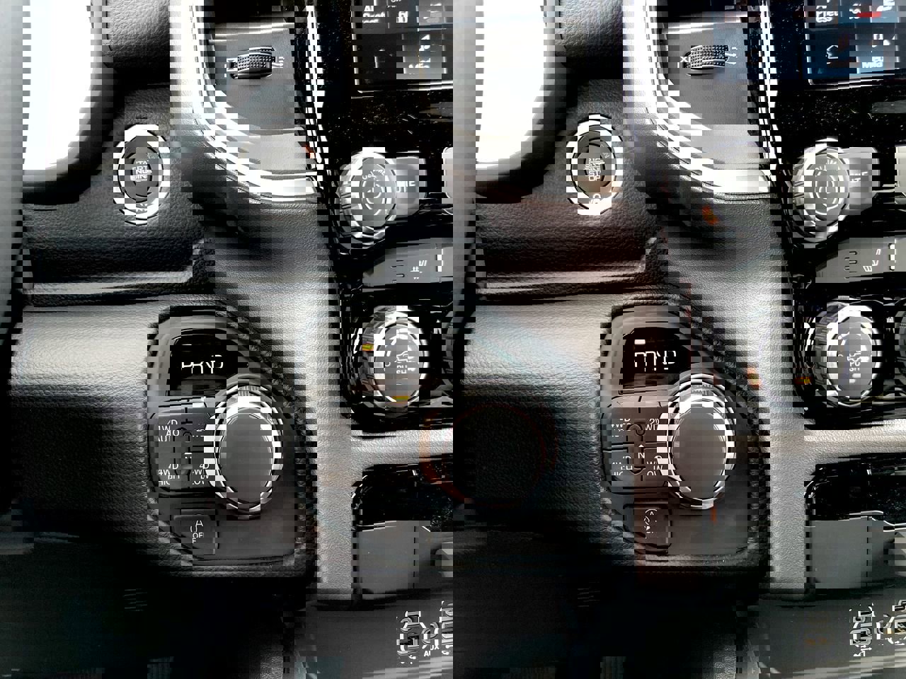 New 2026 RAM 1500 4x4 Crew Cab image 18