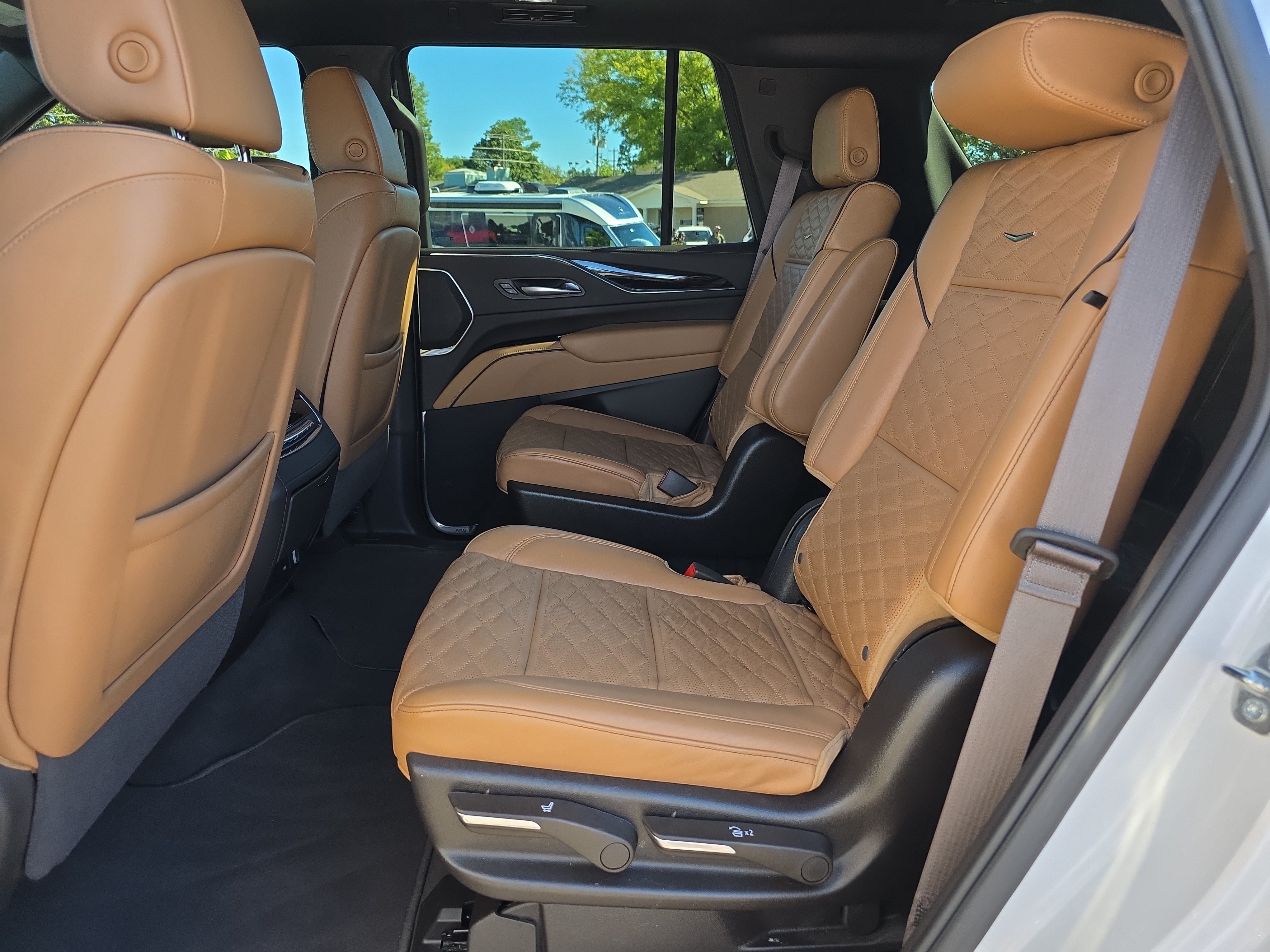Used 2023 Cadillac Escalade Sport w/ LPO, ONYX Package AWD/4WD image 11