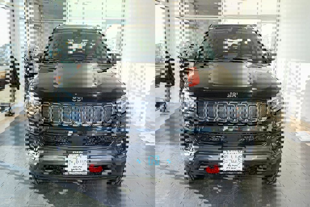 Used 2022 Jeep Compass Trailhawk w/ Trailhawk Elite Group image 2