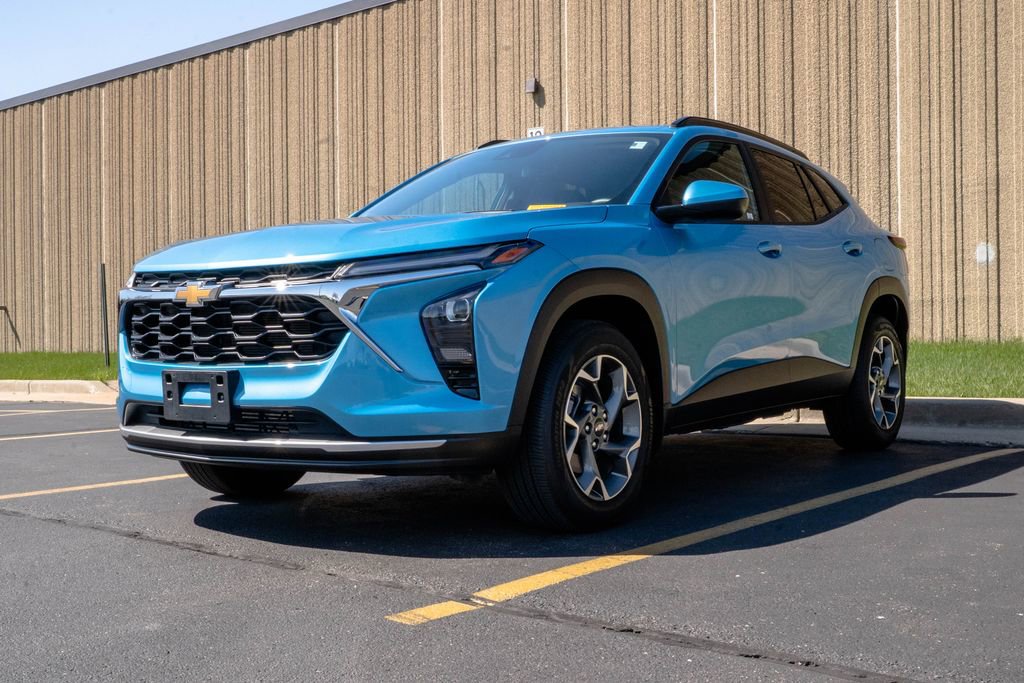 Used 2025 Chevrolet Trax LT w/ Driver Confidence Package image 4