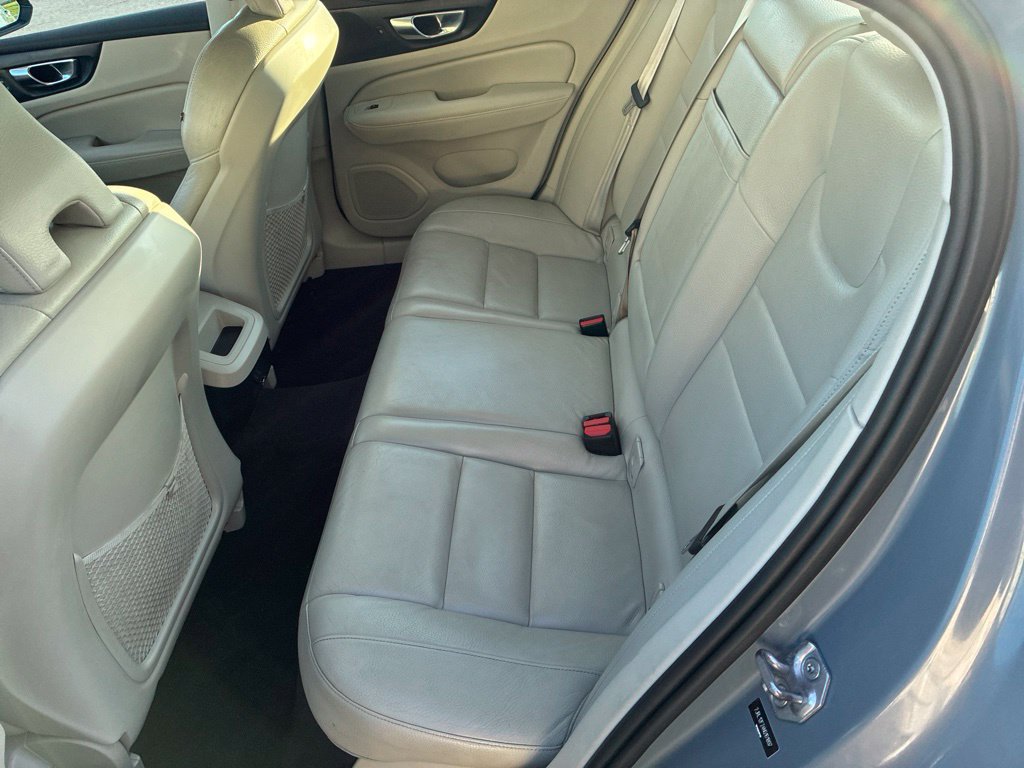 Used 2022 Volvo S60 B5 Momentum w/ Premium Package FWD image 7