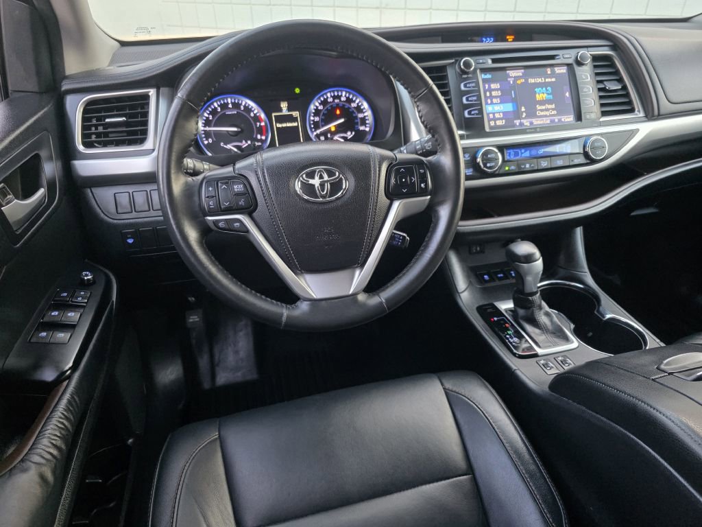 Used 2014 Toyota Highlander XLE AWD/4WD image 17