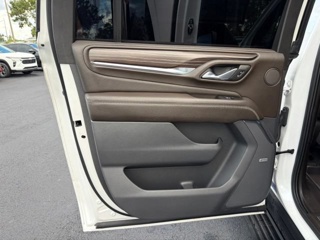 Used 2023 GMC Yukon XL Denali w/ Advanced Technology Package AWD/4WD image 13