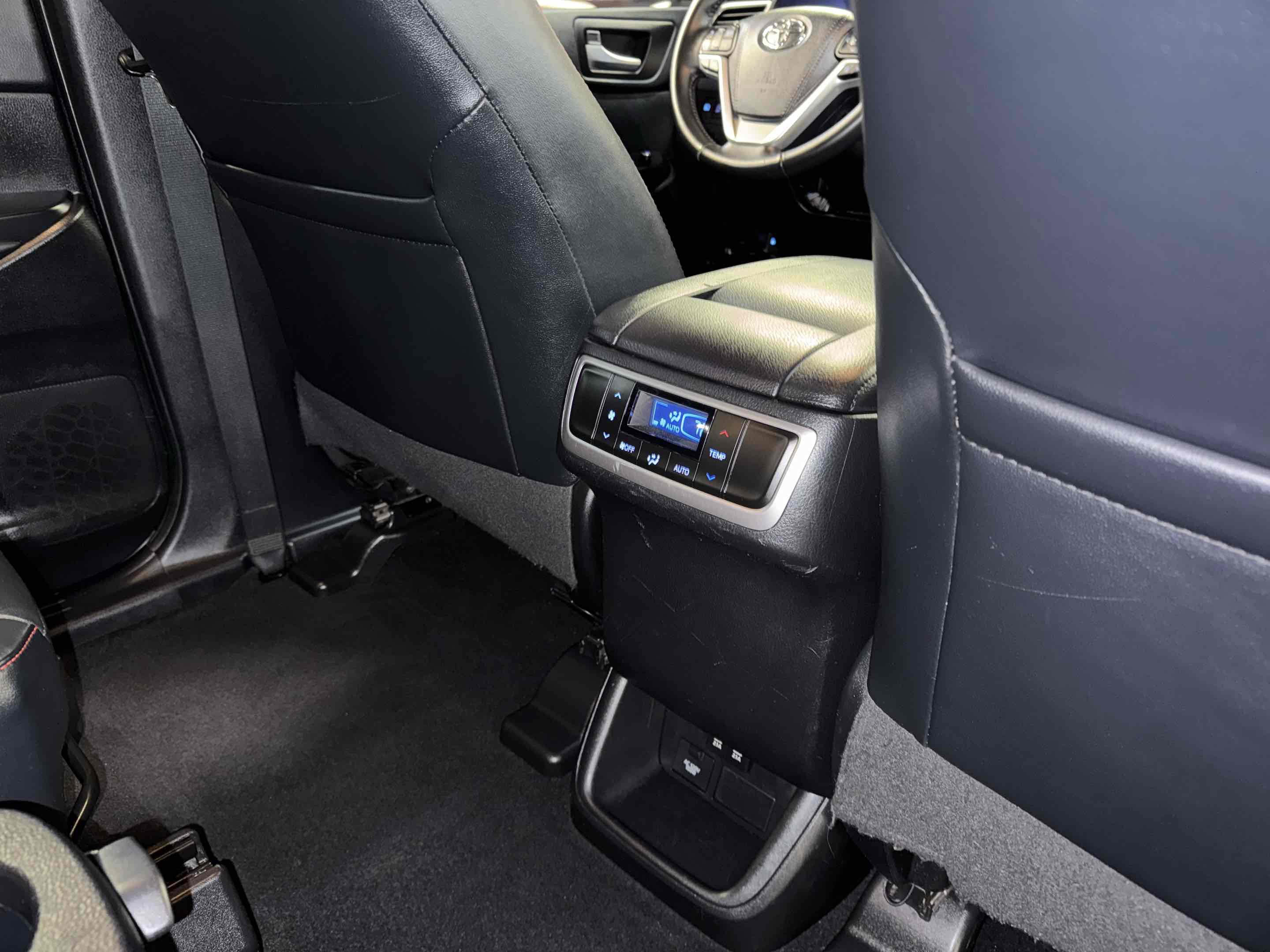 Used 2019 Toyota Highlander XLE image 46