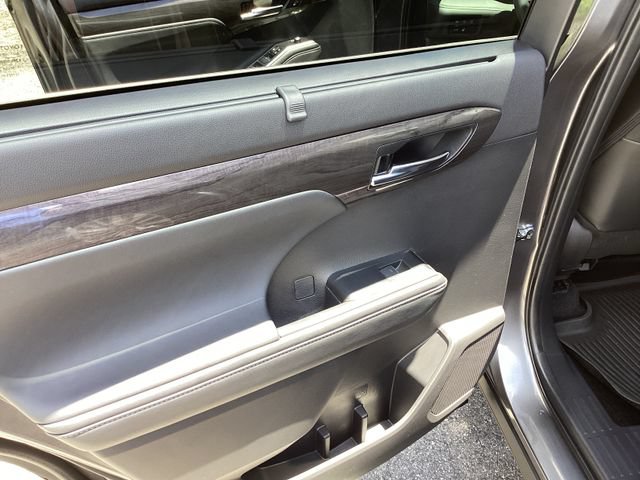 Used 2024 Toyota Highlander Platinum FWD image 17
