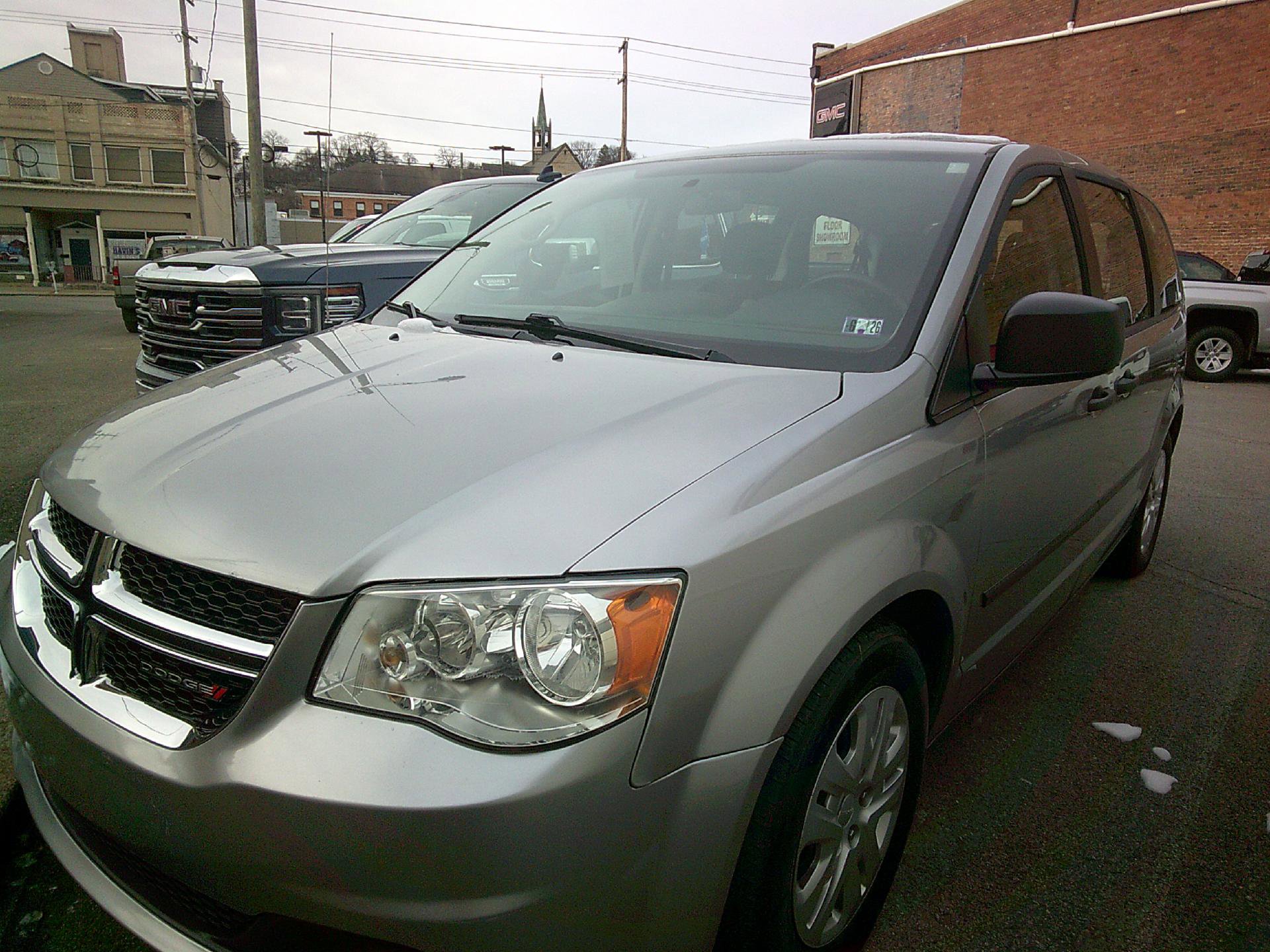 Used 2016 Dodge Grand Caravan American Value Package image 3