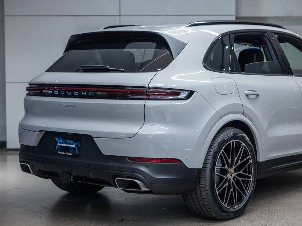 Certified 2026 Porsche Cayenne AWD/4WD image 15