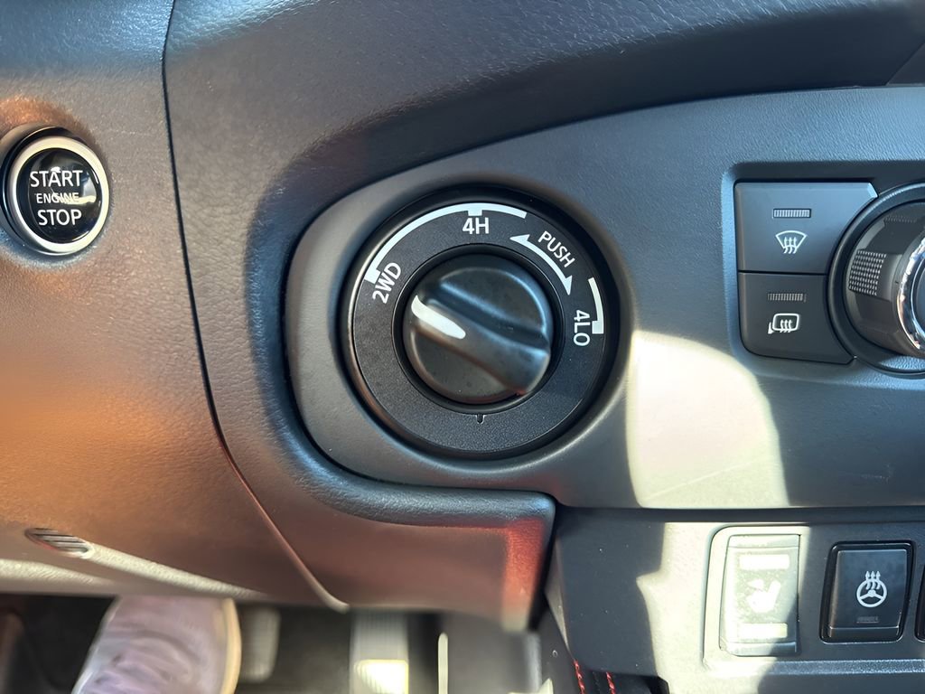 Used 2024 Nissan Frontier PRO-4X w/ Pro Convenience Package image 23
