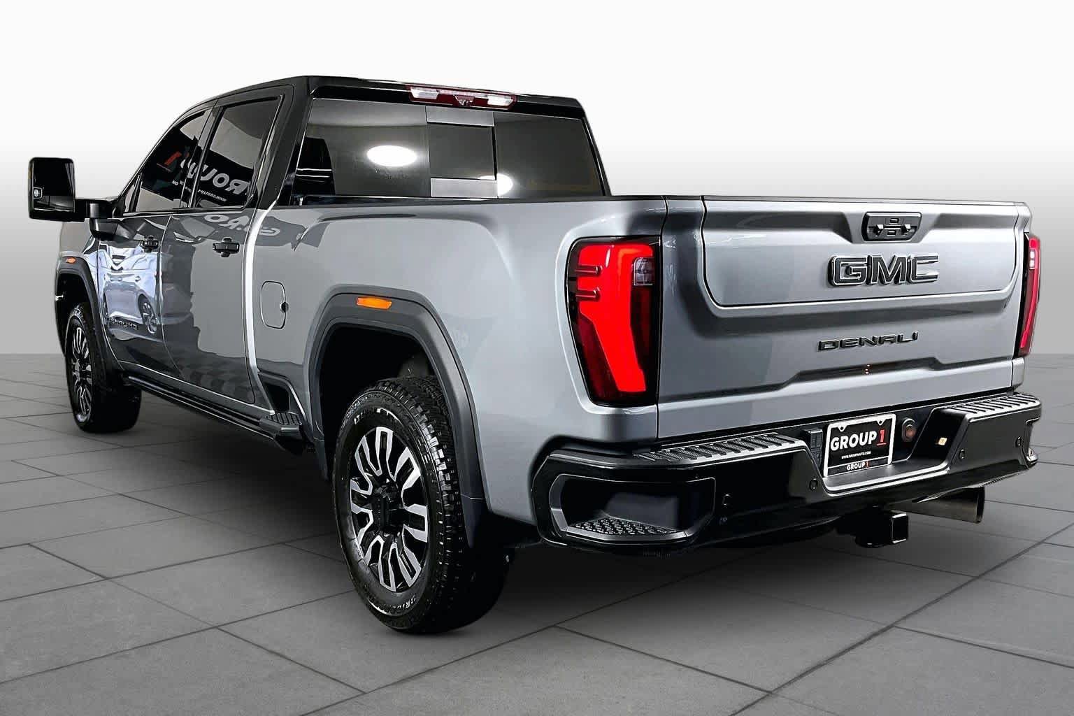 Used 2024 GMC Sierra 2500 Denali Ultimate AWD/4WD image 11