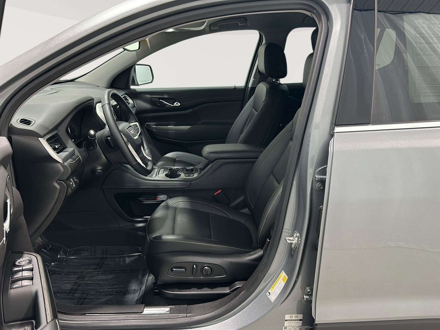 Used 2023 GMC Acadia SLT w/ Preferred Package image 18