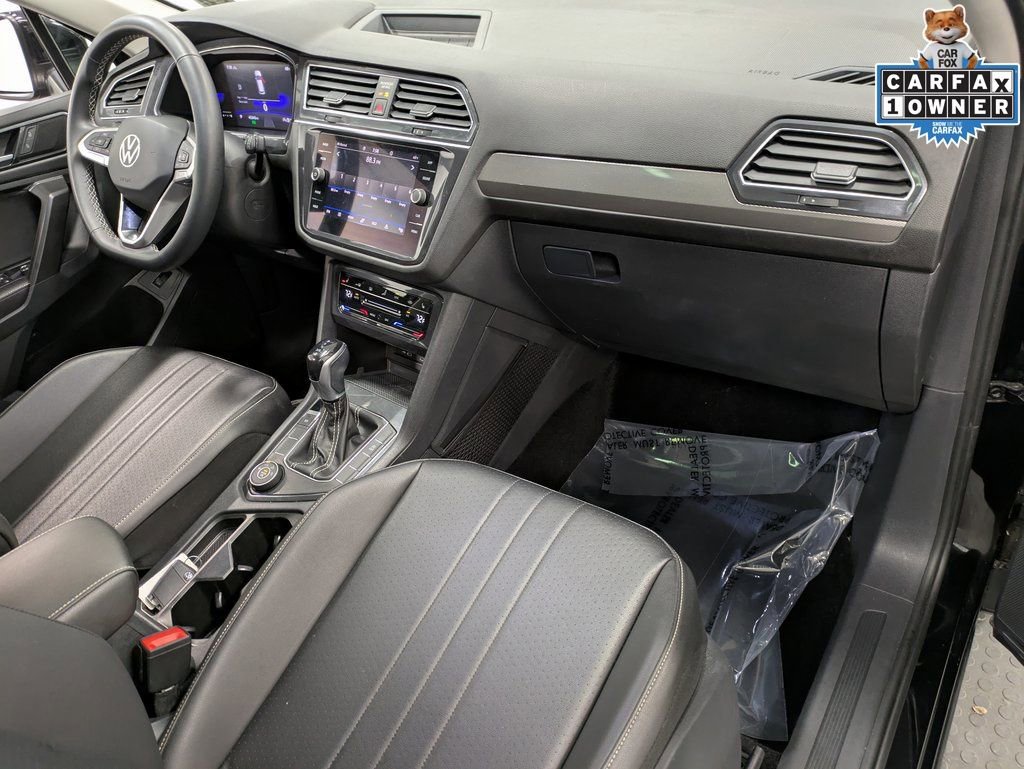Used 2022 Volkswagen Tiguan SE w/ Panoramic Sunroof Package AWD/4WD image 31