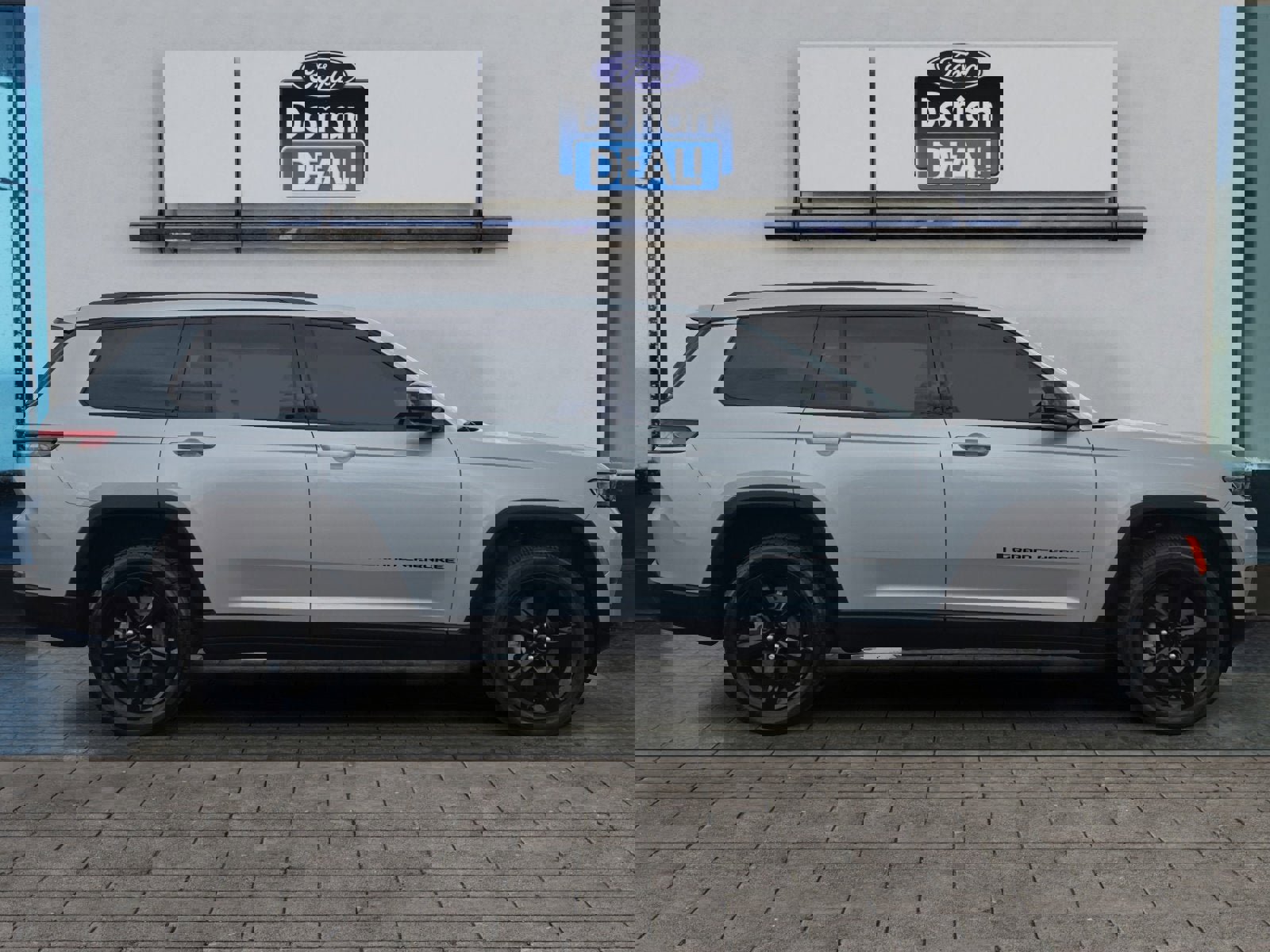 Used 2023 Jeep Grand Cherokee L Laredo image 2