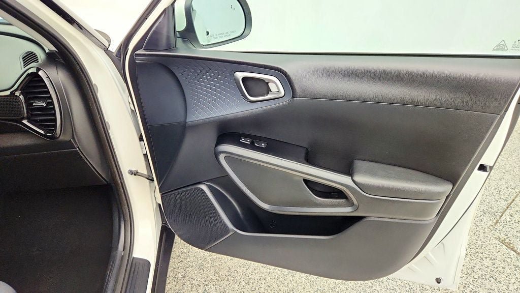 Used 2022 Kia Soul S FWD image 24