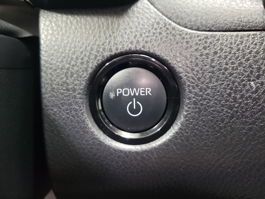 Used 2025 Toyota Camry SE w/ Convenience Package image 31