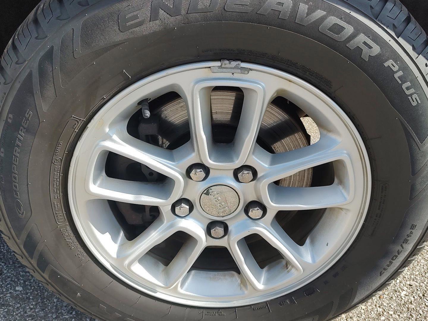 Used 2018 Jeep Grand Cherokee Laredo image 28