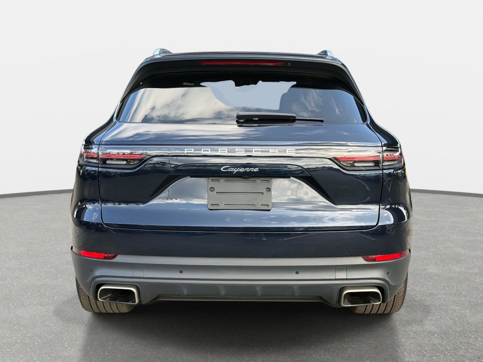 Used 2022 Porsche Cayenne w/ Premium Package image 4