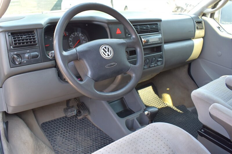 Used 2002 Volkswagen Eurovan MV FWD image 3