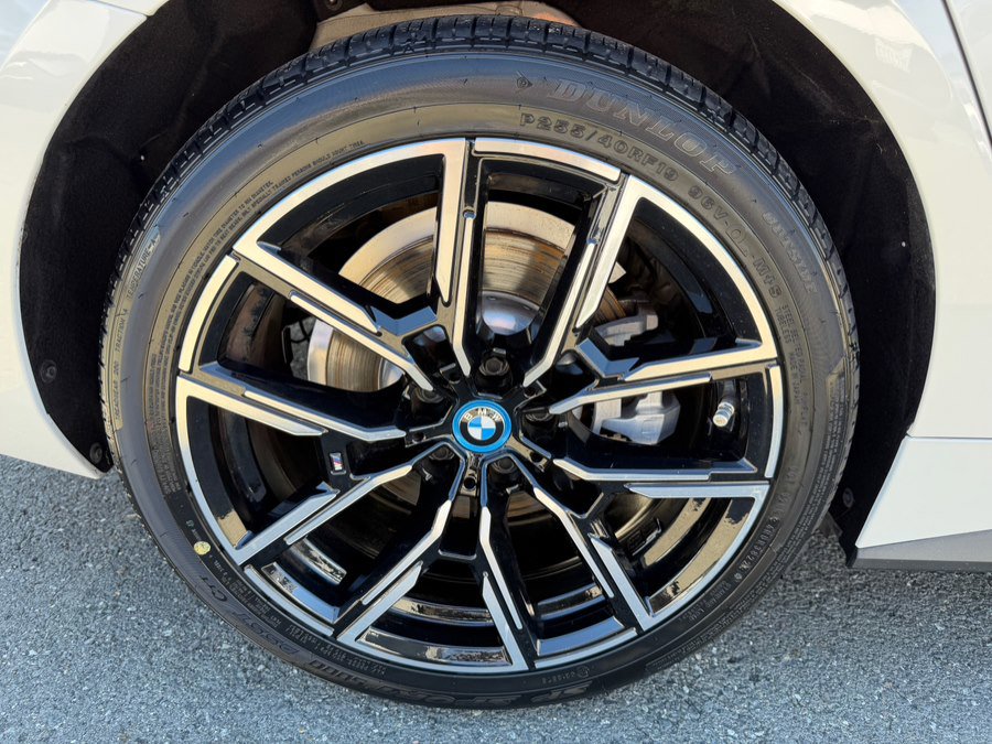 Used 2023 BMW i4 eDrive40 w/ M Sport Package image 55