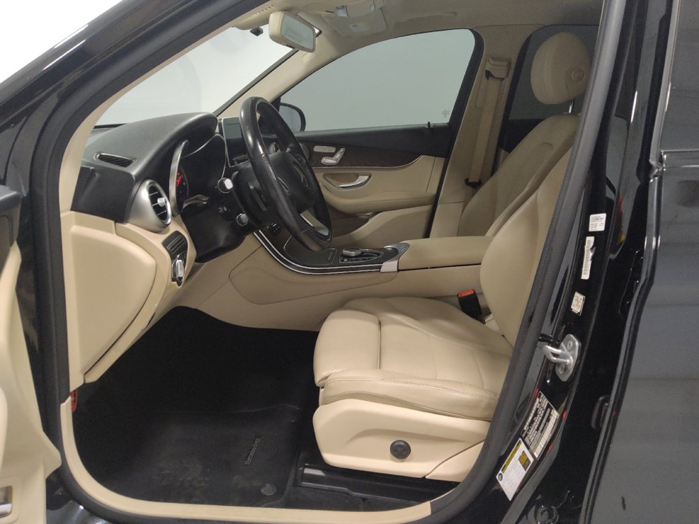 Used 2019 Mercedes-Benz GLC 300 4MATIC w/ Premium Package image 17