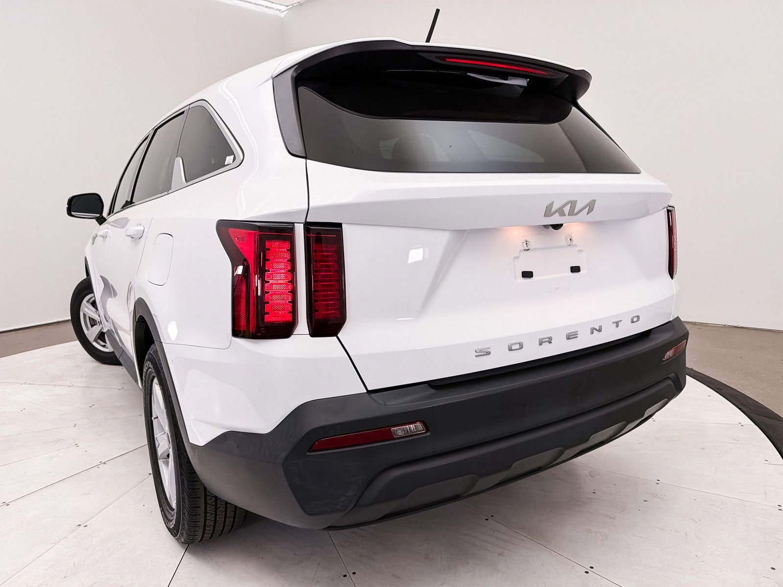 Used 2022 Kia Sorento LX FWD image 8