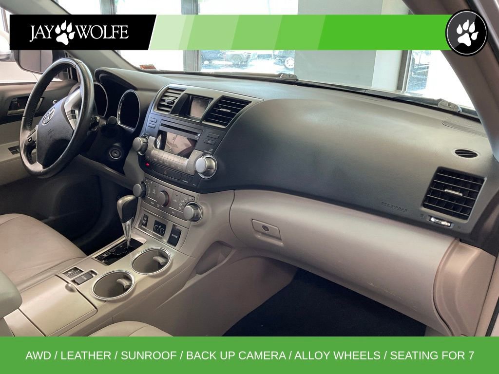 Used 2011 Toyota Highlander SE w/ Tow Pkg image 17