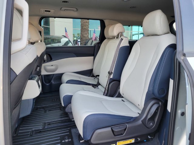 New 2026 Kia Carnival EX FWD image 7