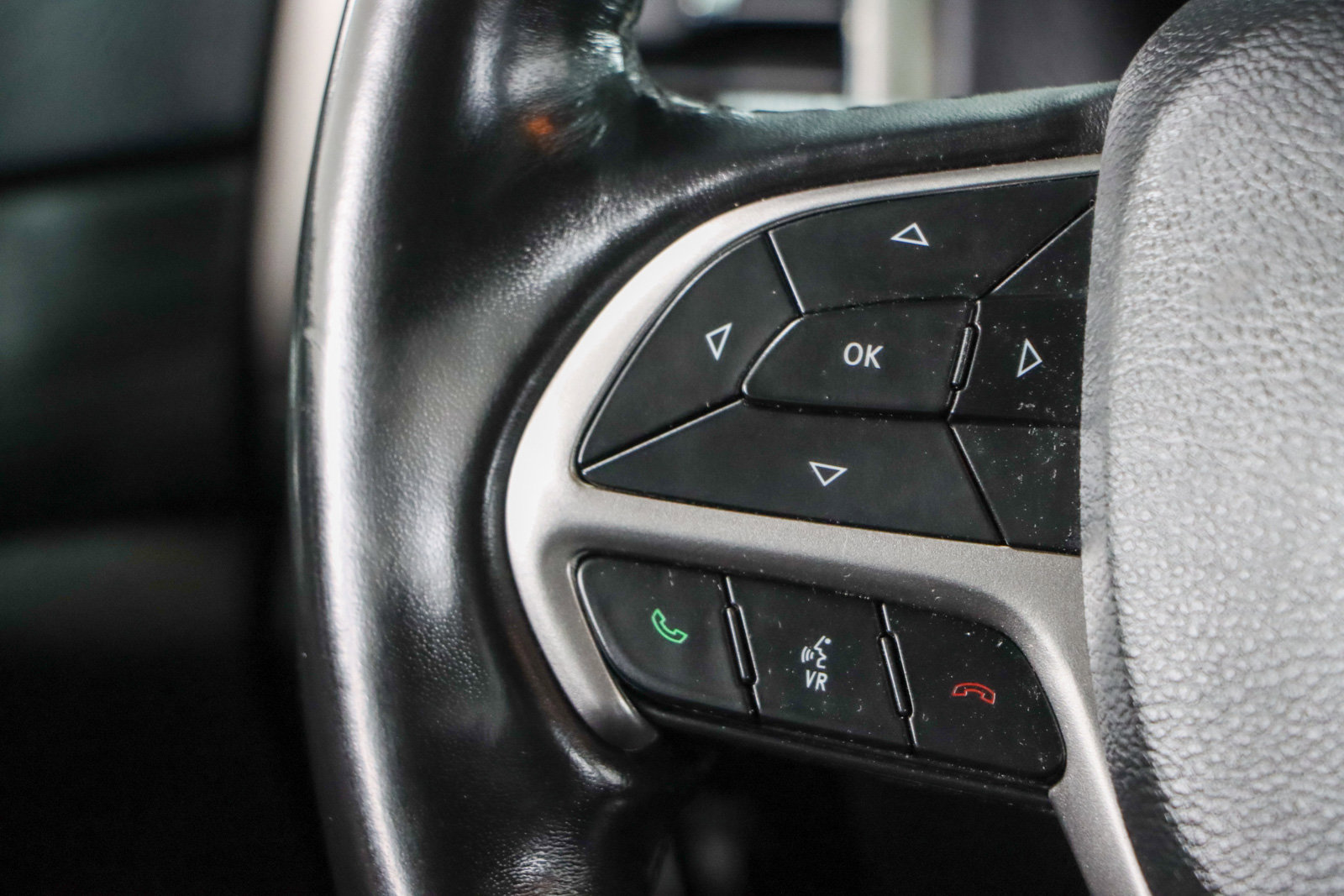 Used 2020 Jeep Grand Cherokee Altitude image 13