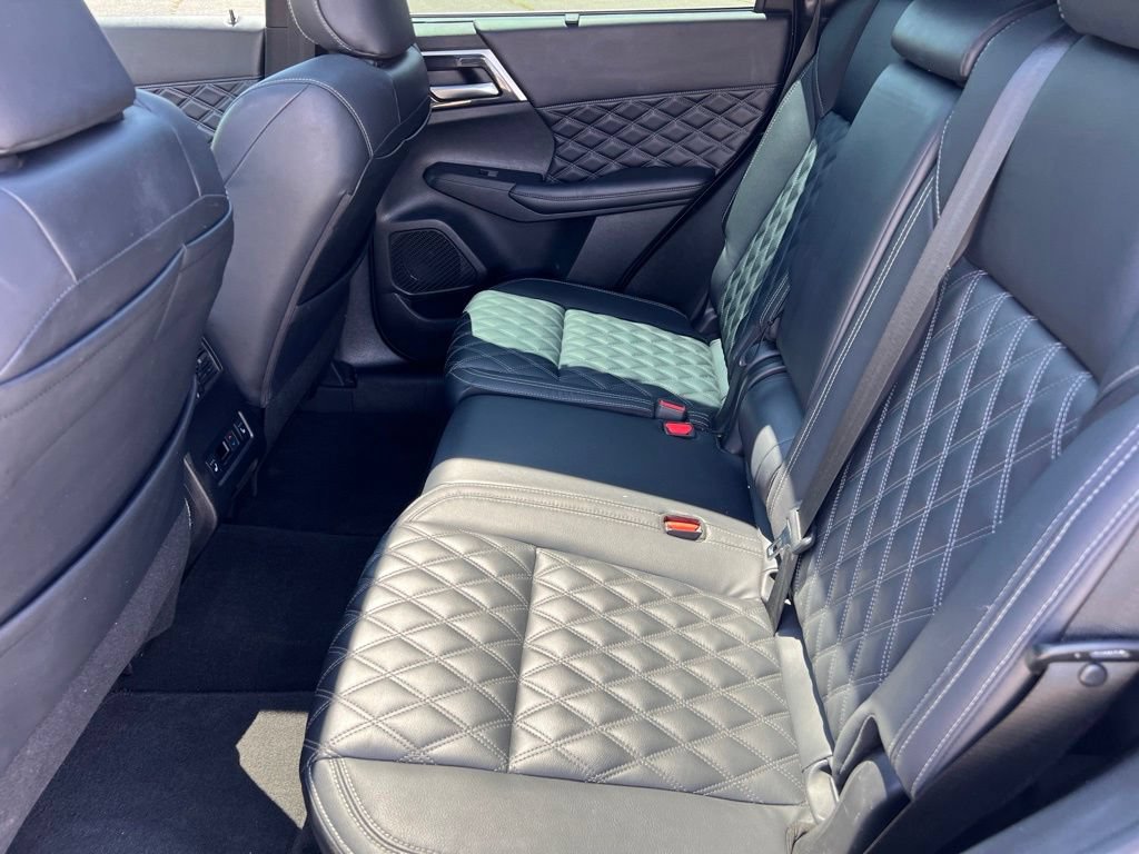 Used 2023 Mitsubishi Outlander SEL AWD/4WD image 25