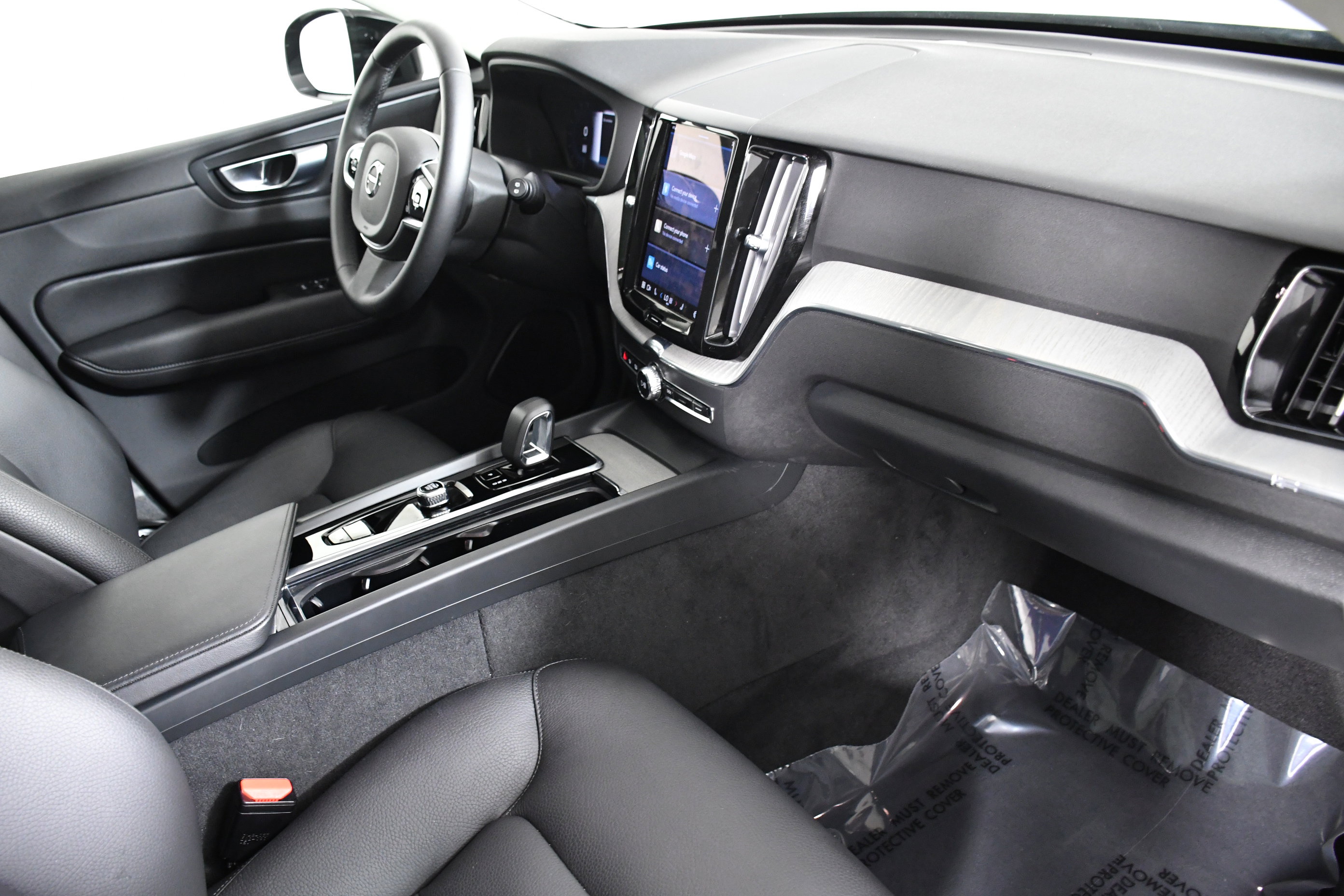 Used 2025 Volvo XC60 B5 Plus image 28