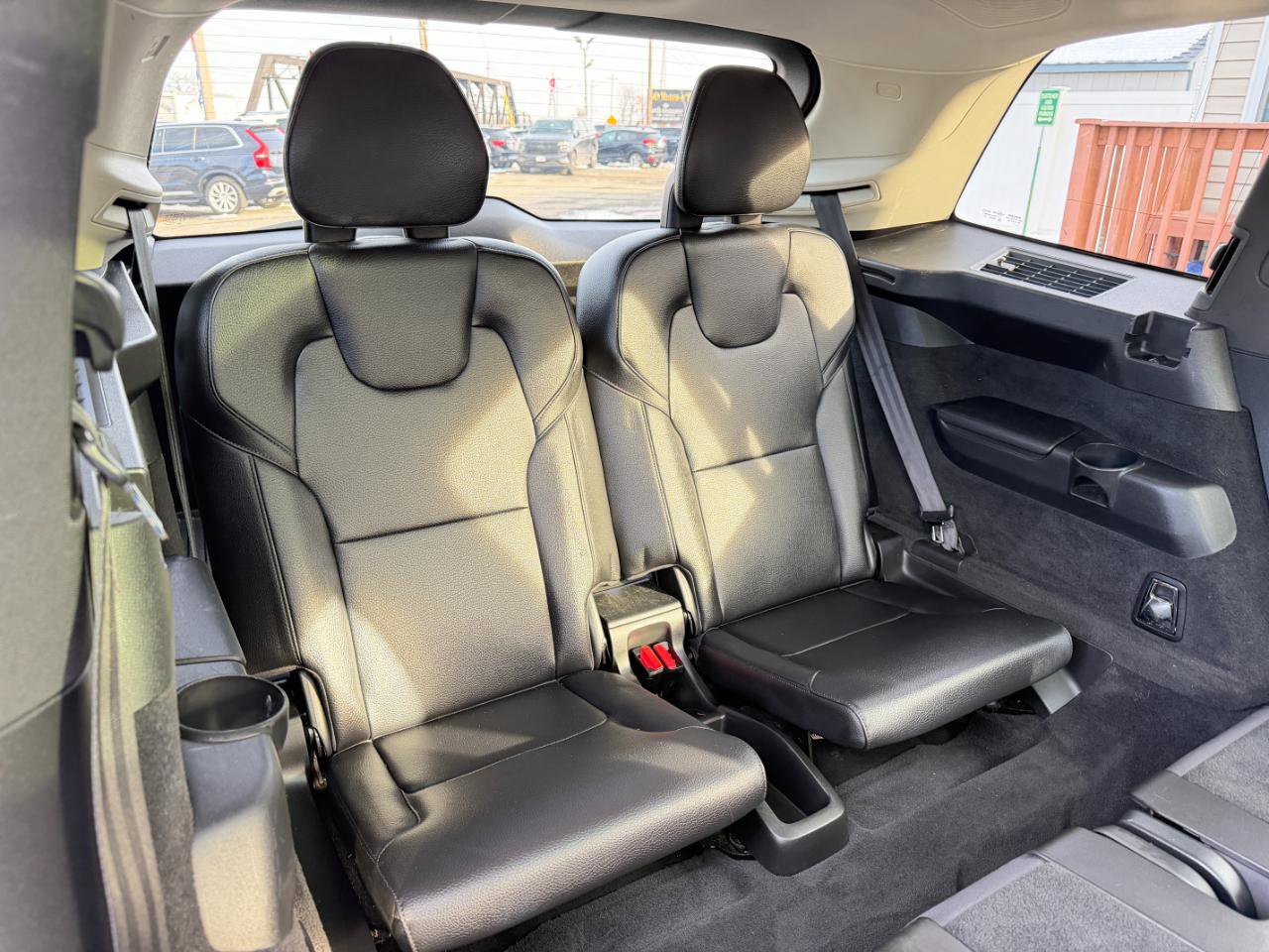 Used 2016 Volvo XC90 T6 Momentum w/ Momentum Plus Package AWD/4WD image 39