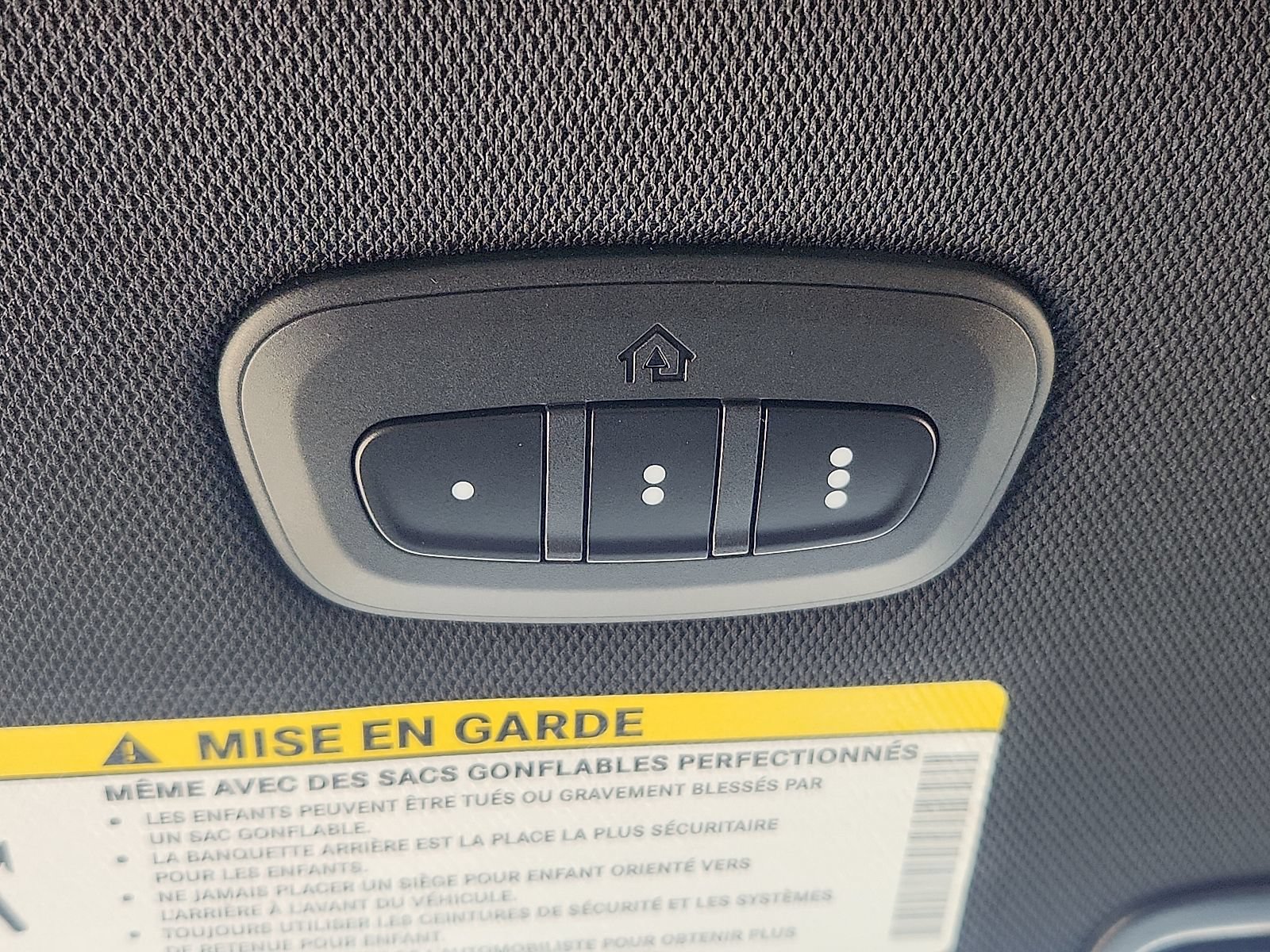 Used 2025 Chrysler Pacifica Limited FWD image 22