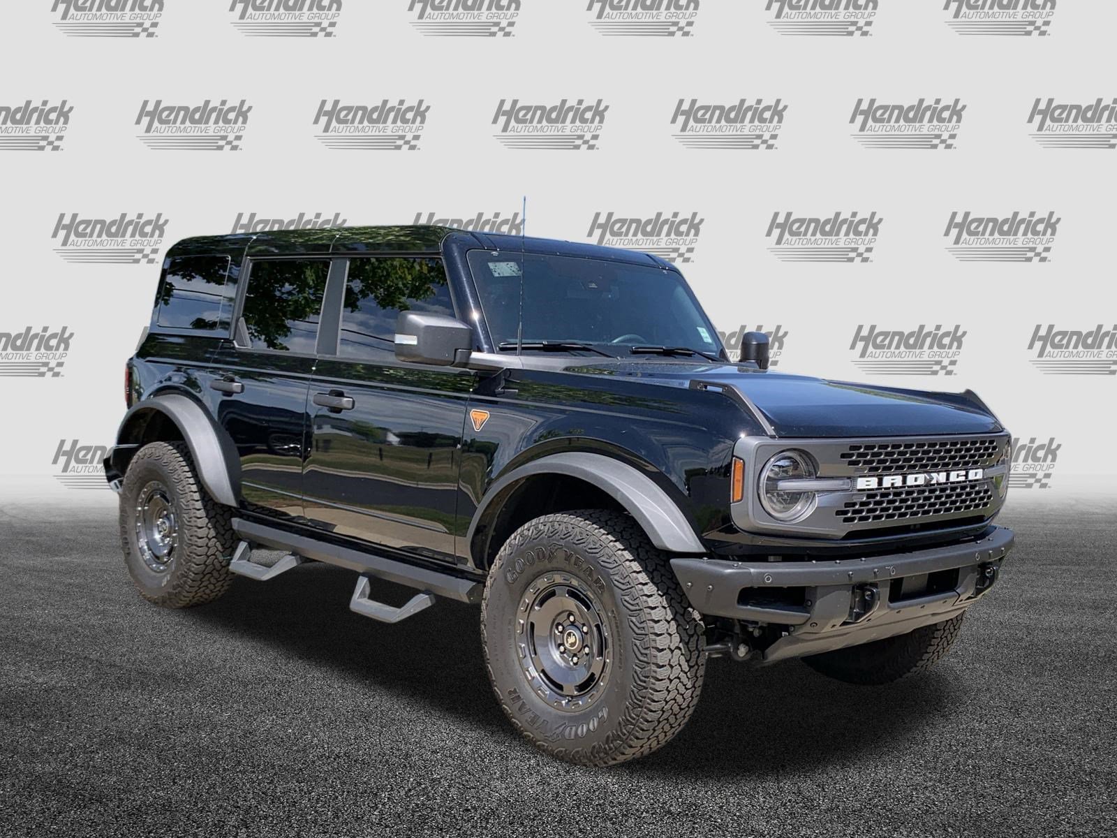 Used 2025 Ford Bronco Badlands AWD/4WD image 2