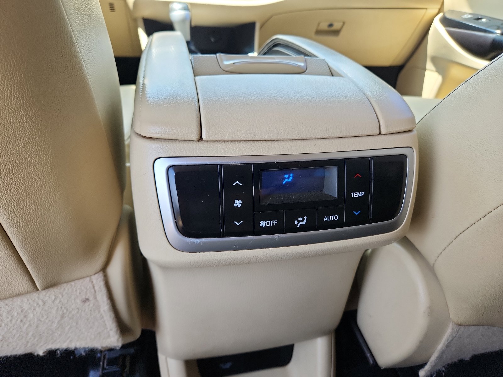 Used 2016 Toyota Highlander XLE FWD image 11