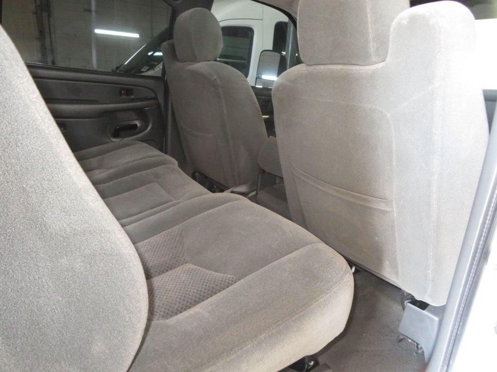 Used 2004 Chevrolet Silverado 2500 LS w/ Skid Plate Package AWD/4WD image 30
