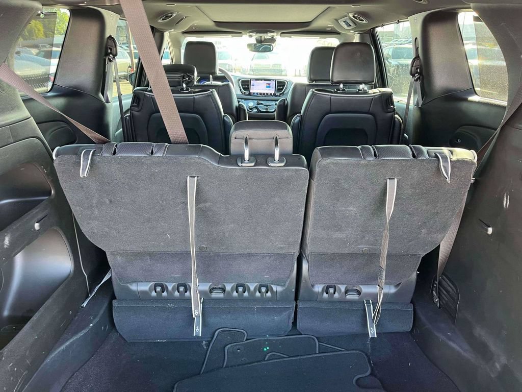Used 2025 Chrysler Pacifica Limited FWD image 8