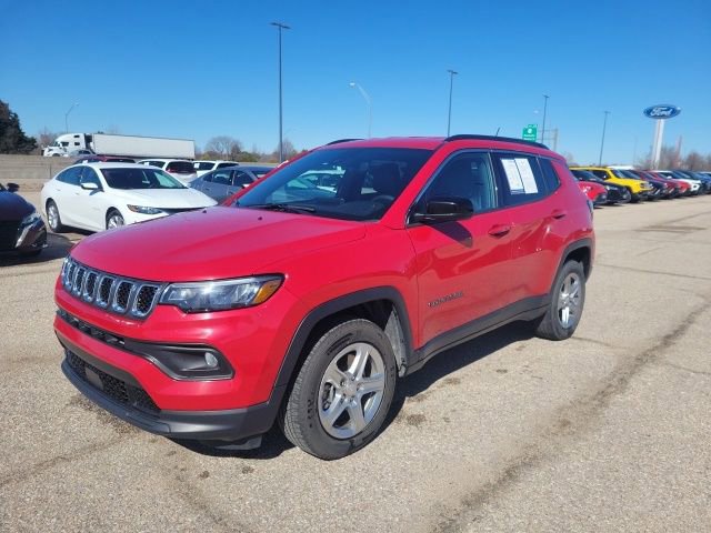 Used 2024 Jeep Compass Latitude image 16