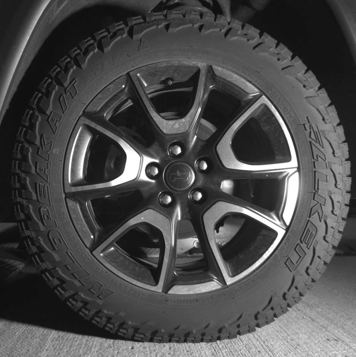 Used 2025 Jeep Compass Trailhawk AWD/4WD image 14