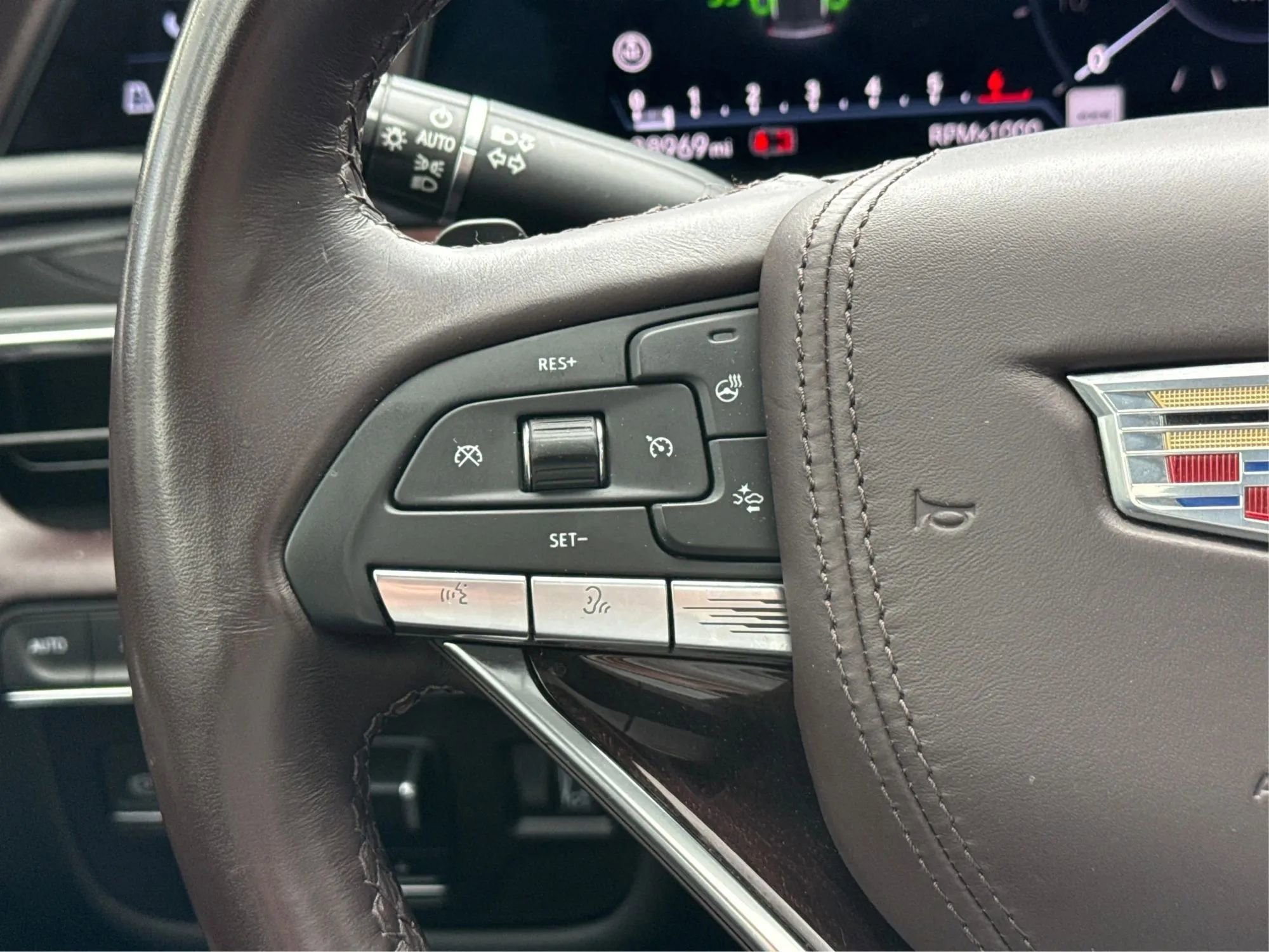 Used 2022 Cadillac Escalade Sport Platinum w/ LPO, ONYX Package image 32